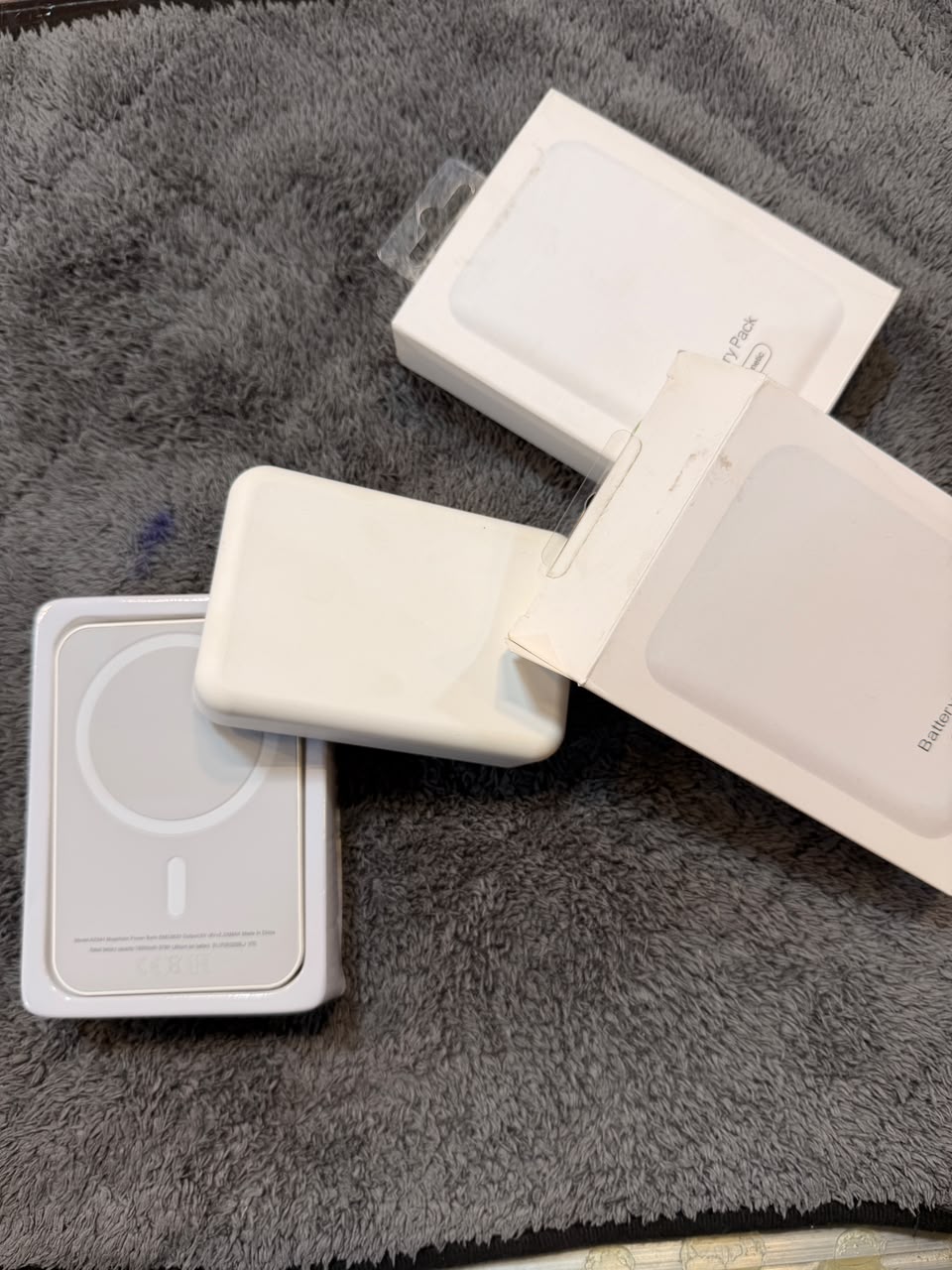 Magnetic Wireless Battery Pack – Portable Power Bank for Smartphones