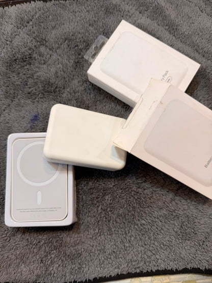 Magnetic Wireless Battery Pack – Portable Power Bank for Smartphones