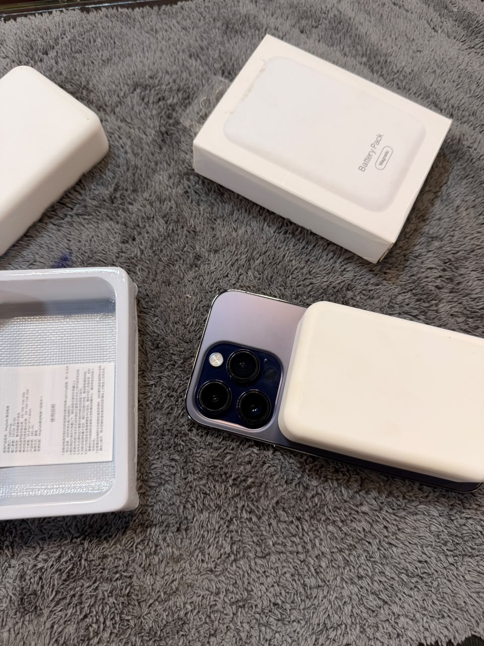 Magnetic Wireless Battery Pack – Portable Power Bank for Smartphones
