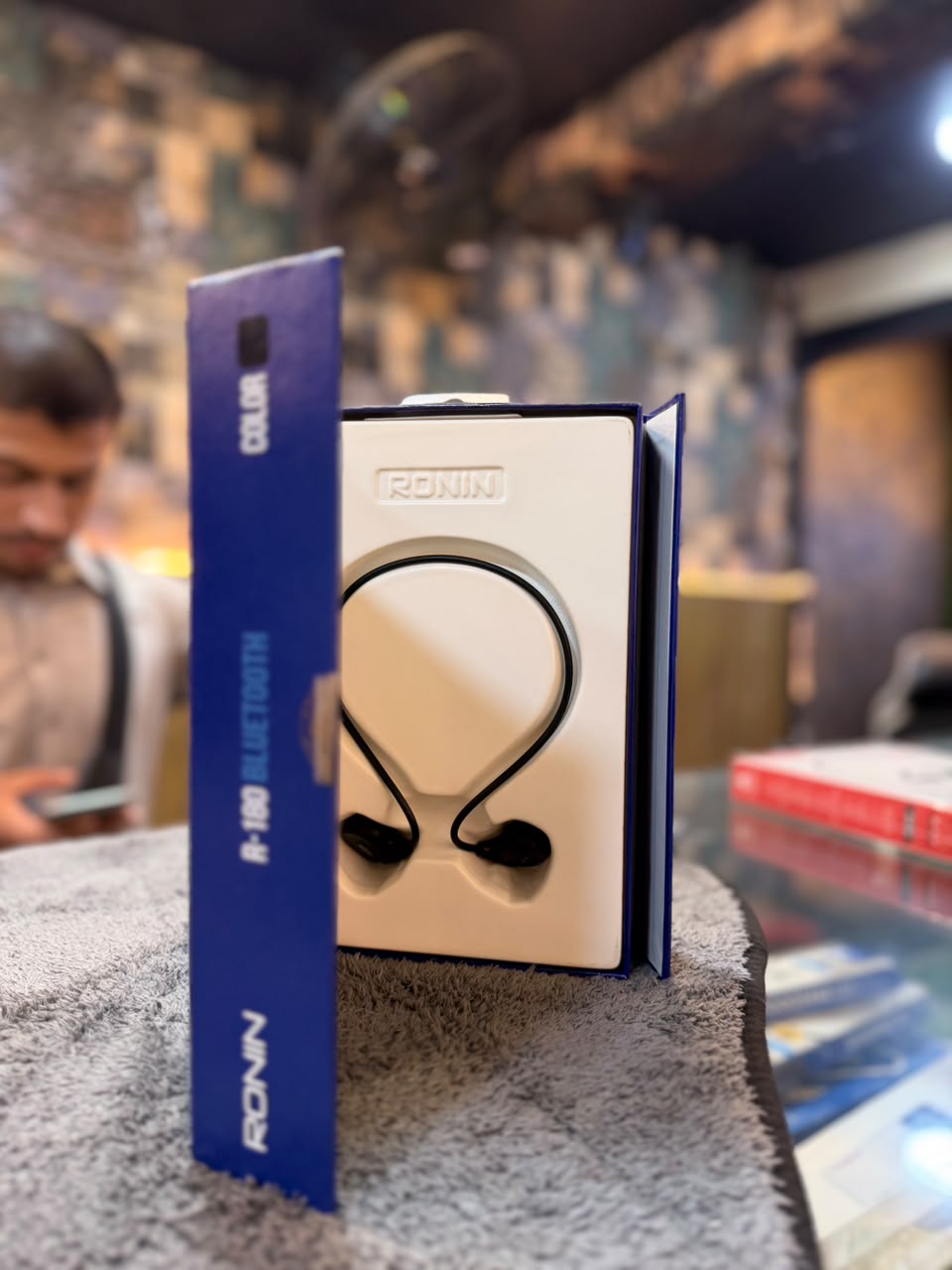 Ronin R-180 Smart & Fit Bluetooth Neckband – Wireless Sports Earphones